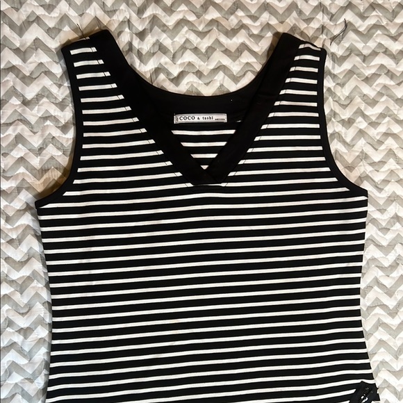 COCO & tashi Black & White striped V-neck Dress with zipper detailing sz L - Picture 6 of 12
